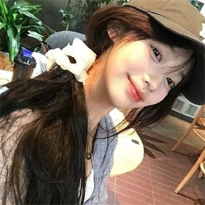 黑暗中的两个人